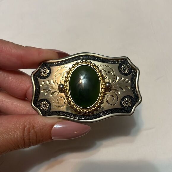 Vintage Western Etched Silvertone Goldtone Green Stone Jade? Belt Buckle 1970s? - Picture 2 of 7